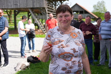 DK Sekanje pirhov (202)